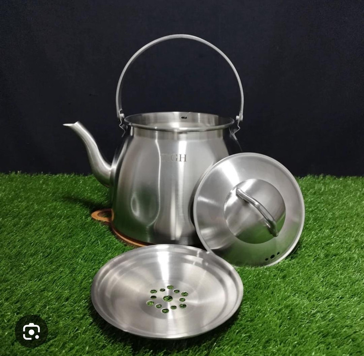 کتری مارک T.GH جنس استیل ضخیم با کف چدن دارای فیلتر حجم 3/5 لیتر با 15 ماه گارانتی
