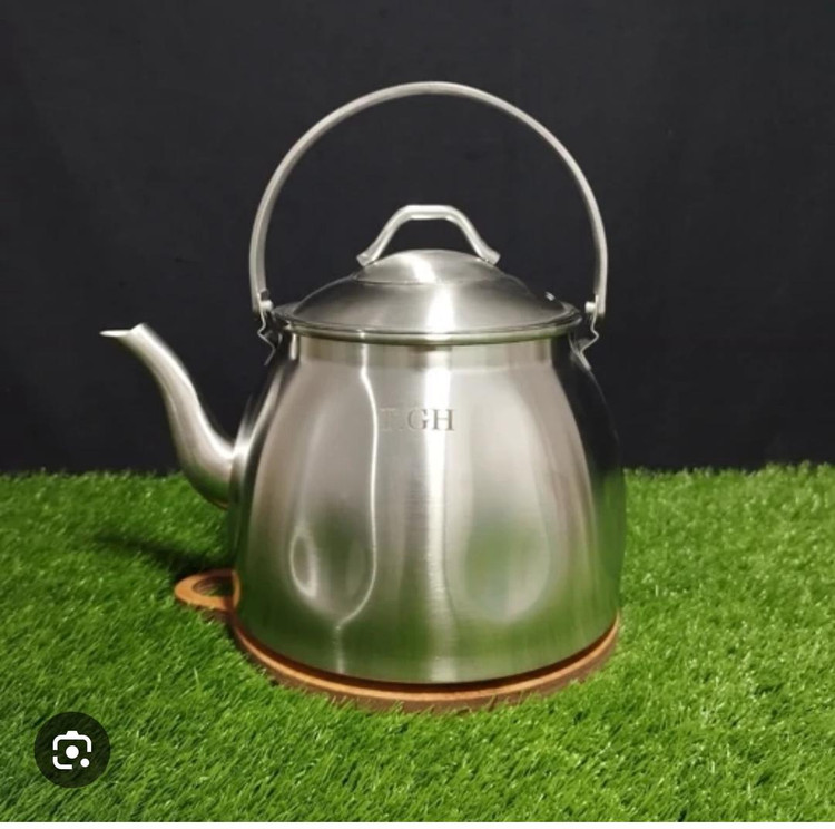 کتری مارک T.GH جنس استیل ضخیم با کف چدن دارای فیلتر حجم 3/5 لیتر با 15 ماه گارانتی