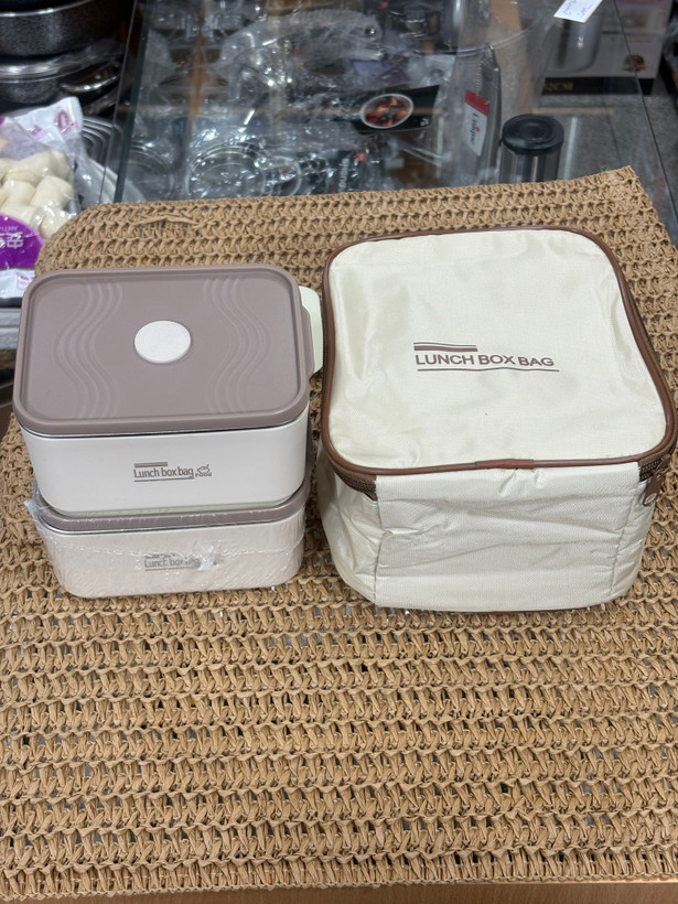 ظرف غذا لانچ باکس وارداتی ساخت چین مدل ۲ طبقه مستطیل جنس استیل ۳۱۶ درجه یک دارای کیف عایق و درب واشردار وکیوم حجم ۵۰۰+۵۰۰ میل