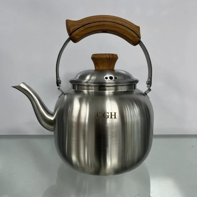 کتری مارک T.GH کد ۴۰۰۱۰ جنس استیل ضخیم با کف چدن دارای فیلتر حجم ۳/۵ لیتر با 15 ماه گارانتی