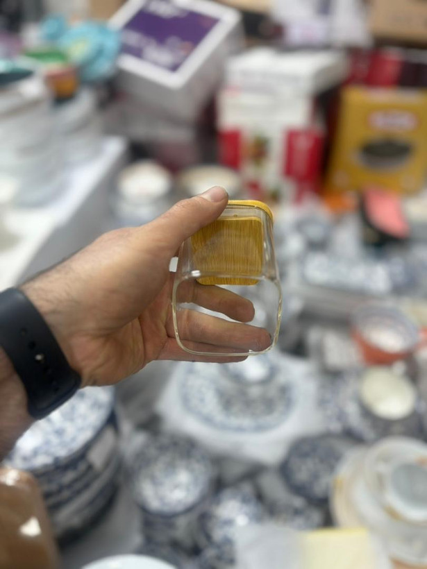 بانکه ادویه پیرکس مربع وارداتی ساخت چین دهنه ۶ سانت و ارتفاع ۸ سانت درب بامبو واشردار