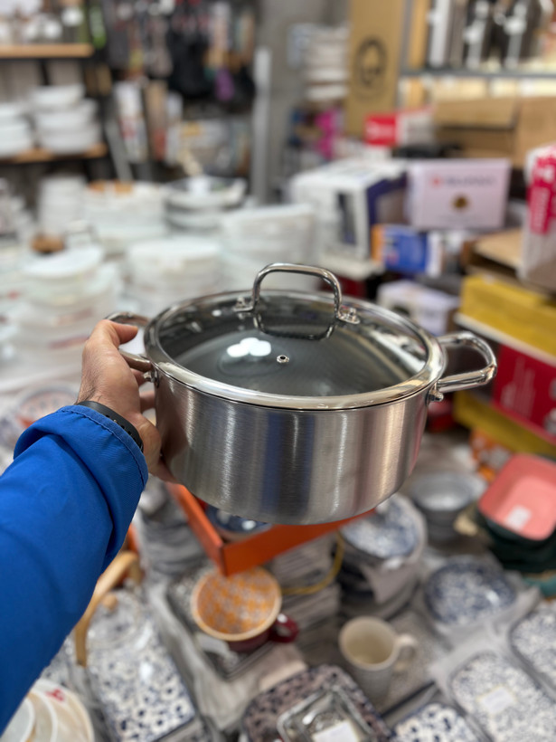 قابلمه استیل لیزری سایز ۲۶ مارک Ofse وارداتی ساخت چین مدل داخل زنبوری ضد خط و خش جنس استیل ۳ لایه ۳۱۶ نچسب درب پیرکس