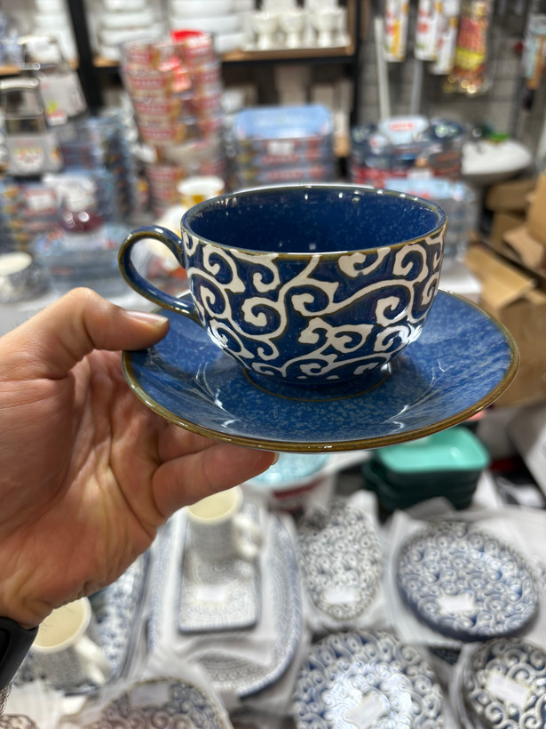 فنجان و نعلبکی چایخوری مارک دنی پلاس وارداتی ساخت چین طرح گل برجسته جنس چینی سرامیک