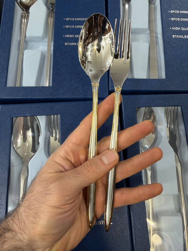 قاشق و چنگال مارک یونیک اصل شرکتی وارداتی ساخت چین جنس استیل درجه یک رنگ سیلور و طلایی تعداد ۶ عدد